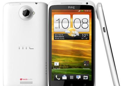 Htc One ضد آيفون 5. أي من الجهازين برأيك هو الأفضل؟